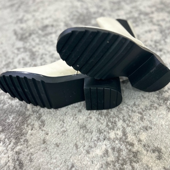 Women's Cream and Black chelsea Boots - Picture 5 of 5